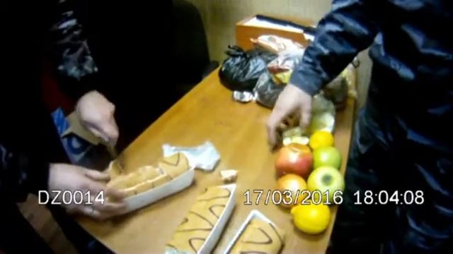 Изъятие телефонов из посылки смотреть онлайн