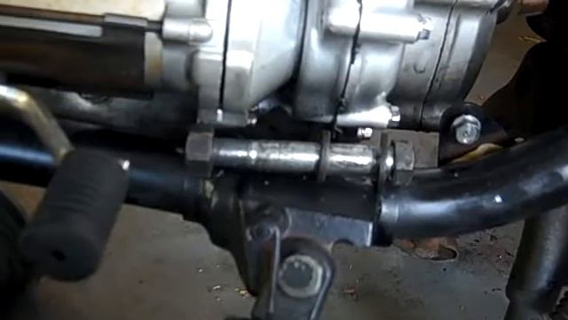1200 Goldwing engine removal Pt 1 Parts and Equipment смотреть онлайн