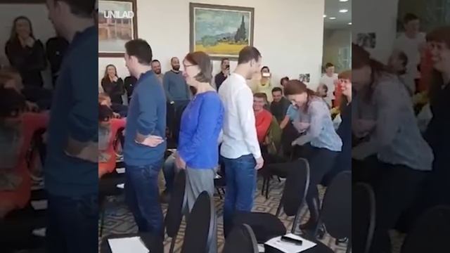 Communication Error Game смотреть онлайн