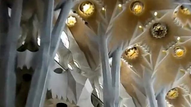 Gaudi: Sagrada Familia, interior (Barcelona) смотреть онлайн