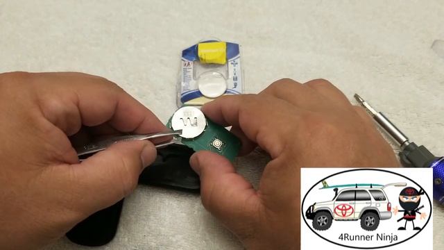 Toyota 4Runner - FOB Key Battery Replacement смотреть онлайн