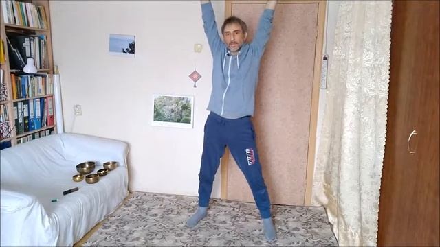 Комплекс йоги для позвоночника и спины с наклонами в сторону, позой треугольника и уттанасаной смотреть онлайн
