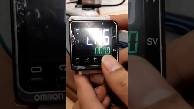 Omron E5CC Calibration Setting Temperature Display Compare with Actual Temperature Sensor смотреть онлайн