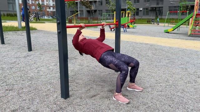 Тренировка на спортивной площадке | Комплекс упражнений смотреть онлайн
