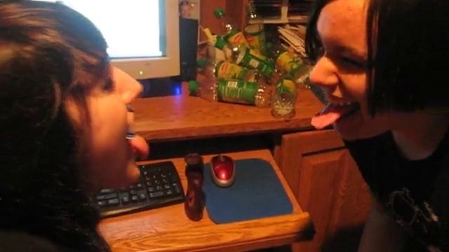 Tongue action with Hollyn смотреть онлайн