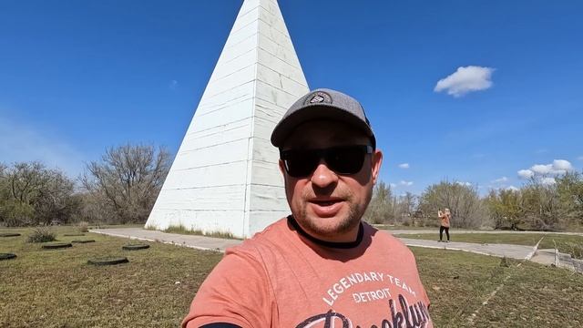 АСТРАХАНЬ удивляет - солёное озеро Баскунчак, миллионы тюльпанов, город Золотой Орды и верблюды смотреть онлайн