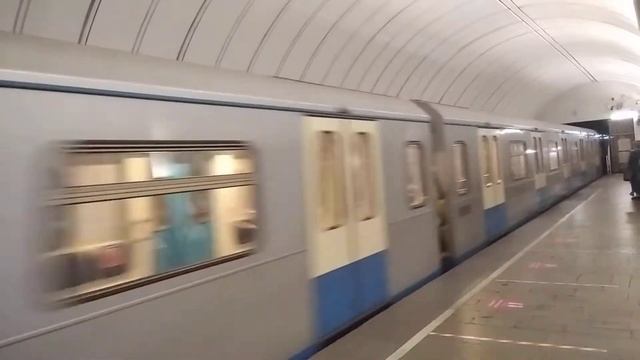 Перегонка метропоезда Ока по станции Петровско-Разумовская. смотреть онлайн