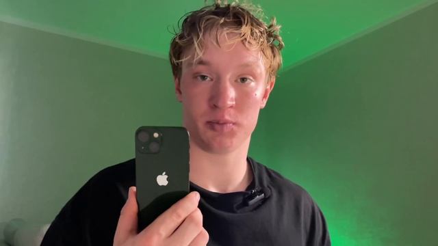 IPhone 13 Mini - маленький, да удаленький