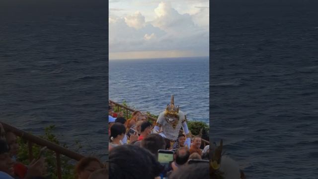 Kecak Fire Dance in Uluwatu Temple. Bali. 2023 танец кечак Бали Улувату смотреть онлайн