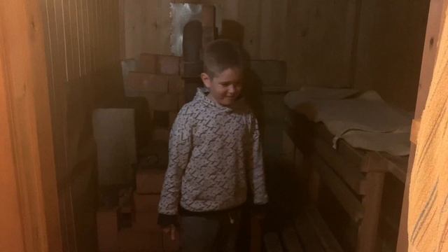 Как затопить баню? Ванясик,Семен и Максим расскажут и покажут смотреть онлайн