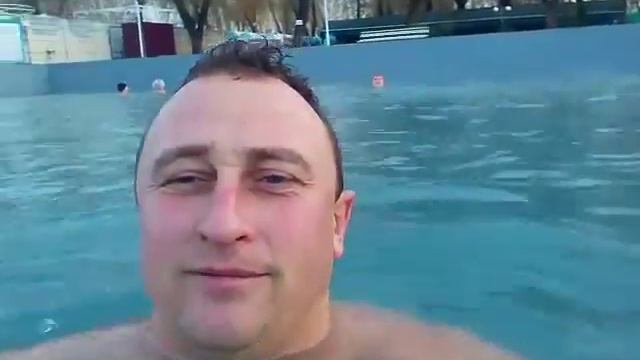 В открытом бассейне санатория "Лаба" смотреть онлайн