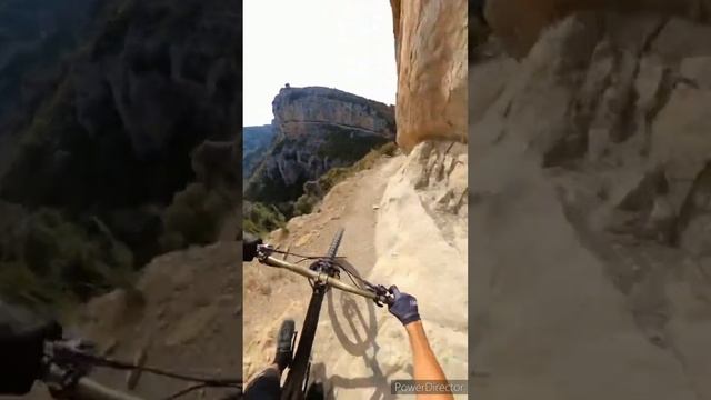 На краю обрыва на велосипеде смотреть онлайн