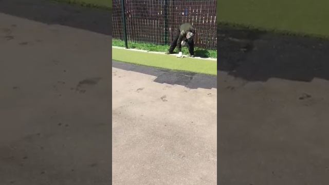 Что положить во дворе частного дома? покрытие из резиновой крошки подойдет идеально! смотреть онлайн