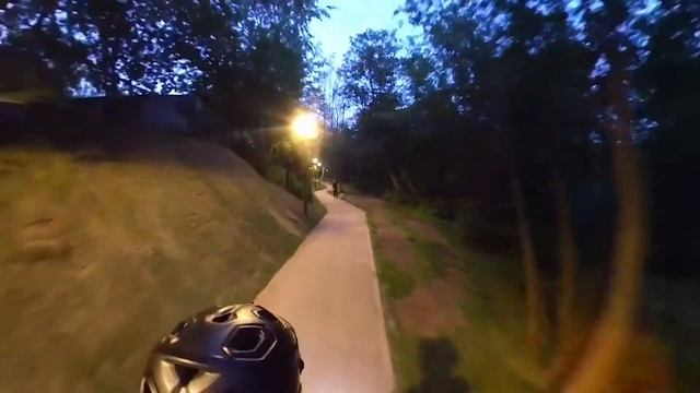 Поездка на электросамокате в доль Яузы от Севера Москвы до метро Ботанический сад смотреть онлайн