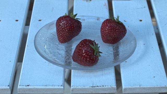 Bmpcc OG & Sony Macro 18-70 mm Jordgubbar/Strawberries смотреть онлайн