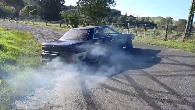 Nissan laurel burnout смотреть онлайн