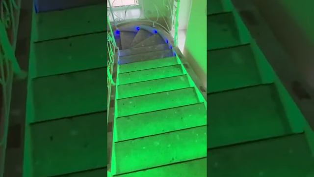 Работа умной подсветки лестницы смотреть онлайн