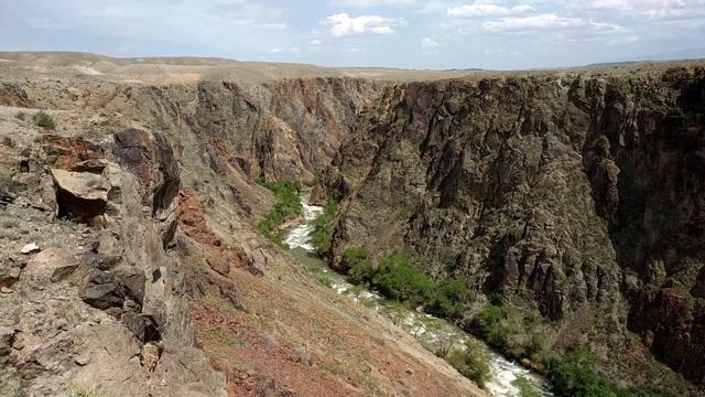 Поездка на природу Алматы. Кольсай, Лунный, Черный и Чарынский каньон. Ради чего мы встали в 4 утра смотреть онлайн