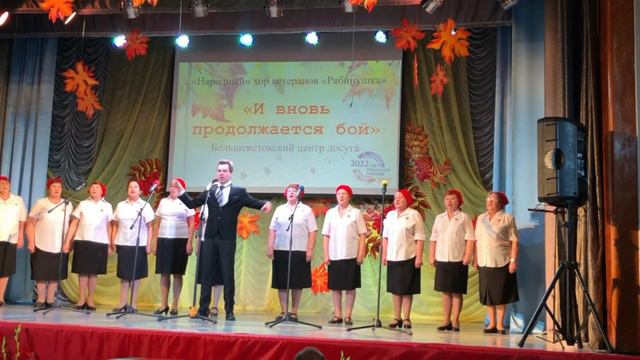 Владимир Кулишов спел на сцене песню ко Дню Комсомола смотреть онлайн