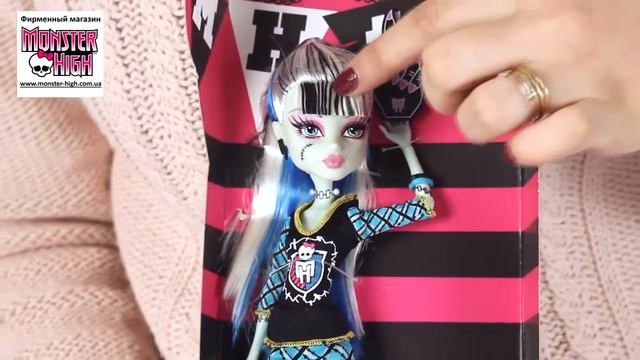 Обзор куклы Монстер Хай Френки Штейн Monster High Frankie Stein, серия Командный Дух смотреть онлайн