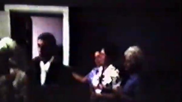 Вот так Валерку и пропили...Свадьба 06.09.1975г.avi смотреть онлайн