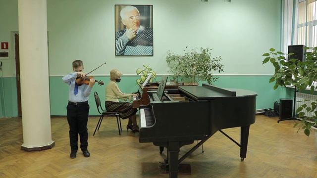 Безуглов Савелий, 10 лет, г. Курск. Ж.Масснэ «Размышление», Ф.Рис «Непрерывное движение»