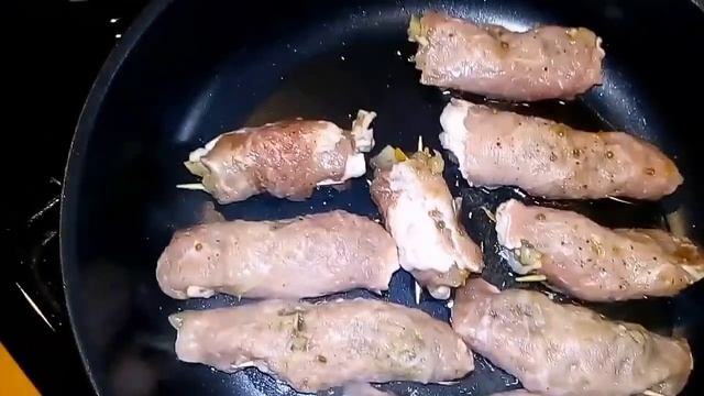 Мясные РУЛЕТИКИ из ГРИБНОЙ начинкой в СОУСЕ.. смотреть онлайн