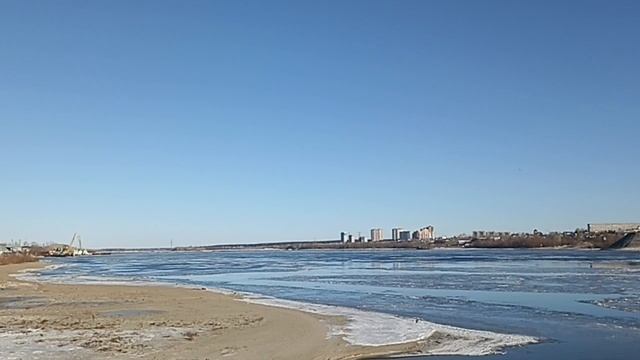 Новосибирск весной. Река Обь в апреле лёд идёт. смотреть онлайн