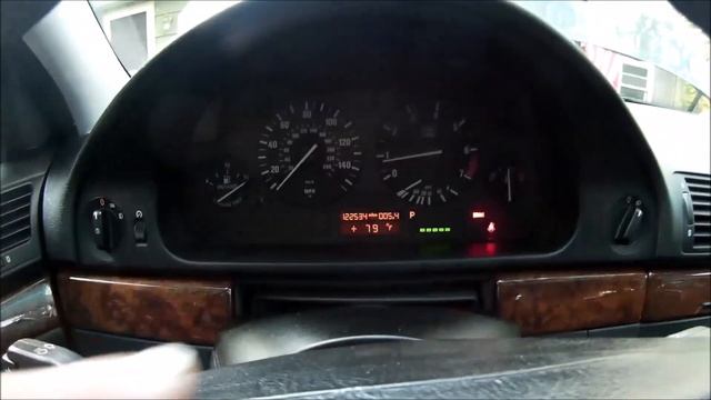 2000 BMW E39 528i