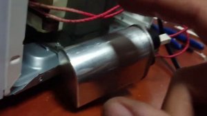 Микроволновая печь и хитрый конденсатор. Ремонт.