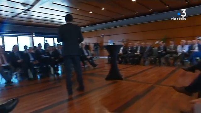 Corse : pas de dialogue de sourds entre Bruno Le Maire et Gilles Simeoni, mais de vifs échanges смотреть онлайн