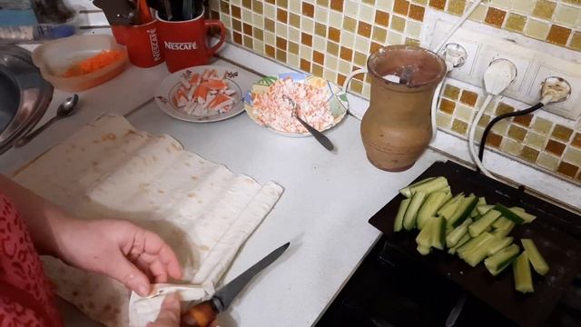 Рулет из лаваша с творогом, морковью и крабовыми палочками смотреть онлайн