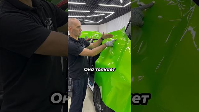 От куда начинать клеить заднее крыло пленкой #обучениеоклейкеавто #честнов #reels #оклейкаавто смотреть онлайн