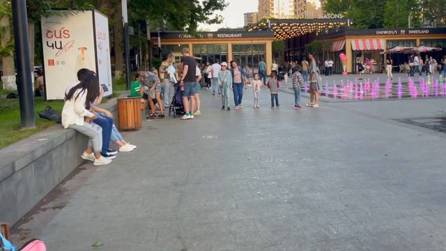 Как одеваются в Ереване ❤️💙🧡Positive from Yerevan. 패션과 스타일 ☀️Уютная Армения🇦🇲 时尚与风格 смотреть онлайн
