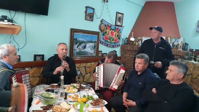 Servet Jeshili & Milto Velo & Fred Avrami Klarinet & Agron Çuko & Pandi Cuko & Ndrek Çuko ne Defe смотреть онлайн