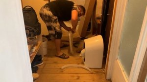 Замена старого унитаза на новый. Замена канализационных труб.