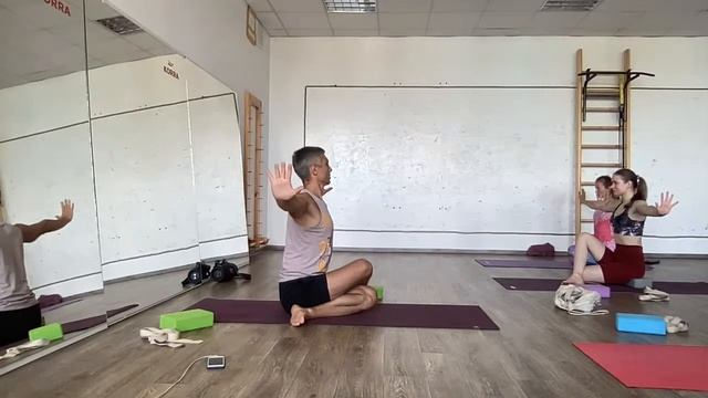 Мягкая спокойная ХАТХА ЙОГА - акцент на растяжку и раскрытие таза. Утренняя йога и пранаямы смотреть онлайн