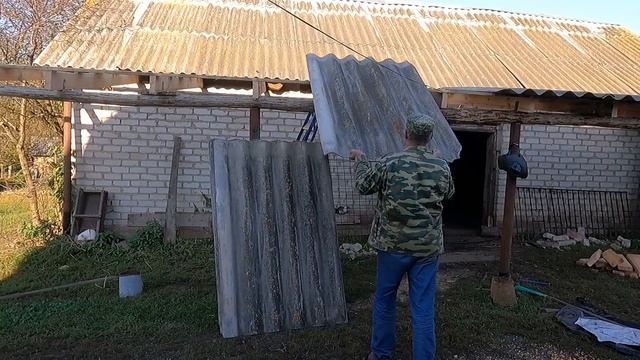 Стройка навеса. Уложил ряд шифера. смотреть онлайн