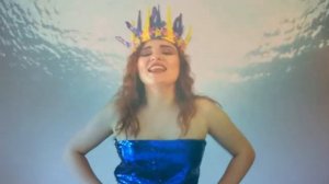 В синем море в белой пене