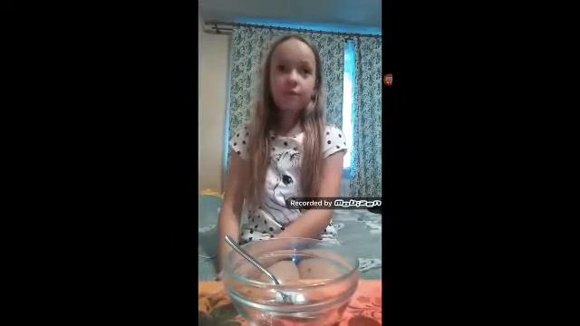 Ужасная школьница показывает как НЕ надо делать слайм смотреть онлайн