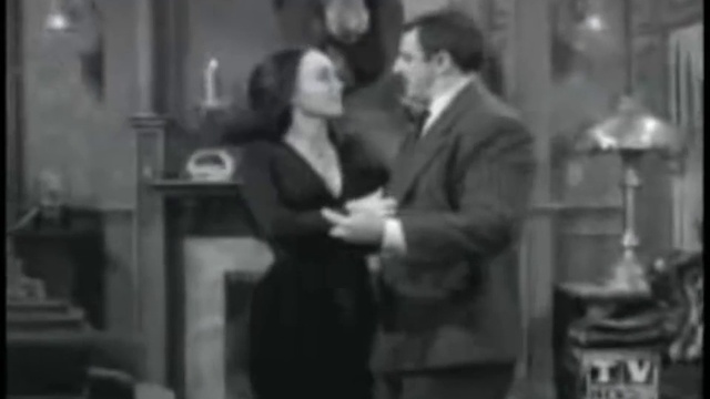 Addams family dancing to She Past Away смотреть онлайн