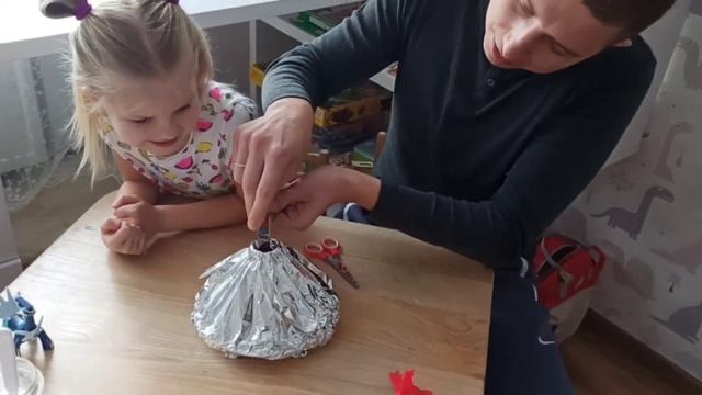 Извержение вулкана дома ???. Эксперименты для детей. Уксус плюс сода и зрелище обеспечено! смотреть онлайн