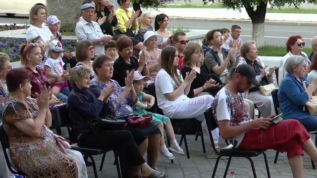 «Концерты на закате» начались у ступеней краевой филармонии смотреть онлайн