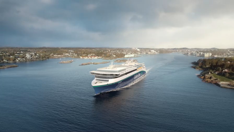 Крупнейший лайнер на гибридной тяге спустили на воду смотреть онлайн