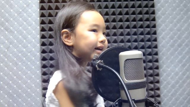 Топ топ балакан - поёт Гаухар, ей 4 года! смотреть онлайн