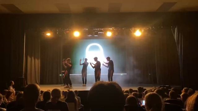 Танец под песню "Минимум" смотреть онлайн