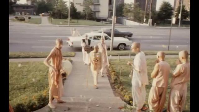 Krishna Consciousness Movement Teaches to Become Submissive to the Authority - Prabhupada 0621 смотреть онлайн