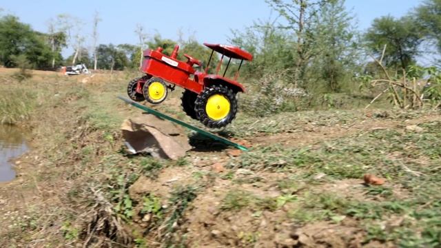 Игрушки прыгают с трамплина смотреть онлайн