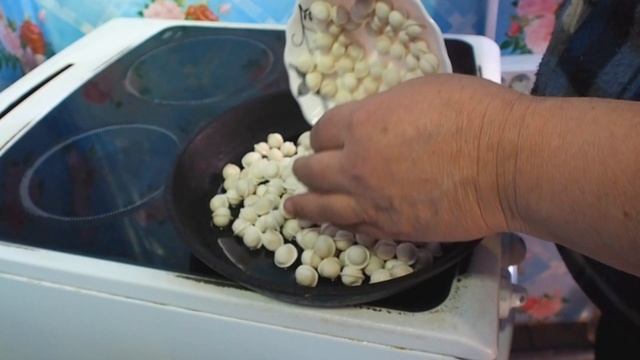 ПЕЛЬМЕШКИ БЕЗ СПЕШКИ СКОВОРОДНЫЙ ВАРИАНТ ВКУСНЯШКИ смотреть онлайн