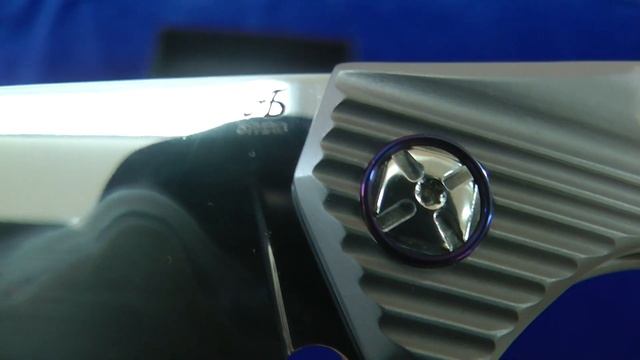 Складной нож из порошковой стали S390 смотреть онлайн